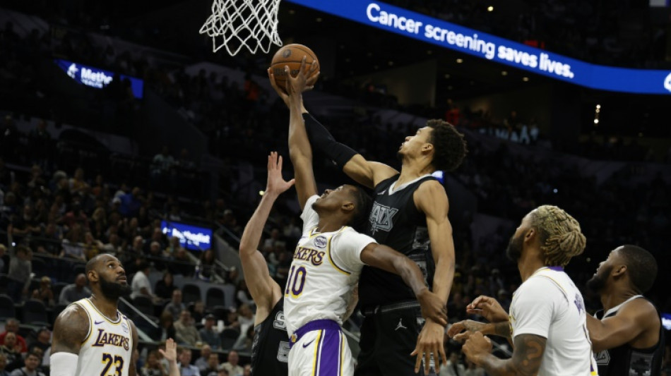 NBA: Wembanyama tombe sur Davis, Cleveland inarr&ecirc;table