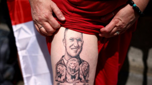 Un militante británico de extrema derecha sale de prisión tras una reducción de su condena