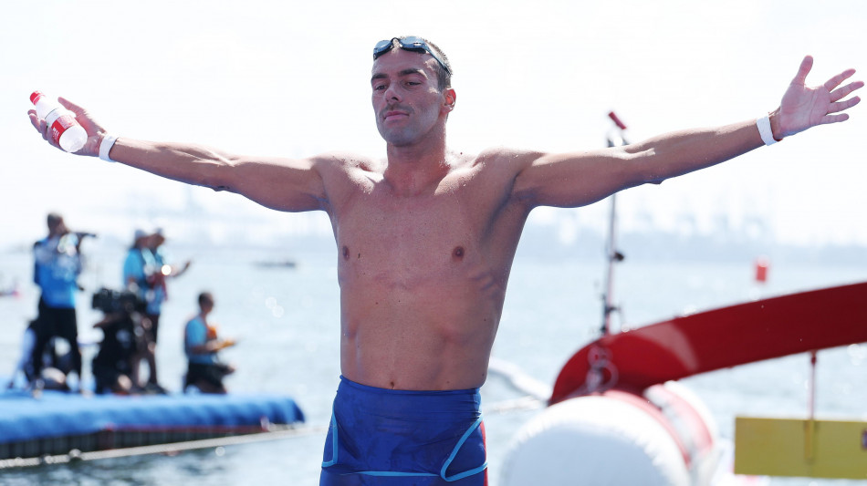 Paltrinieri mostra radiografia dito rotto, 'ma ne ho altri nove'