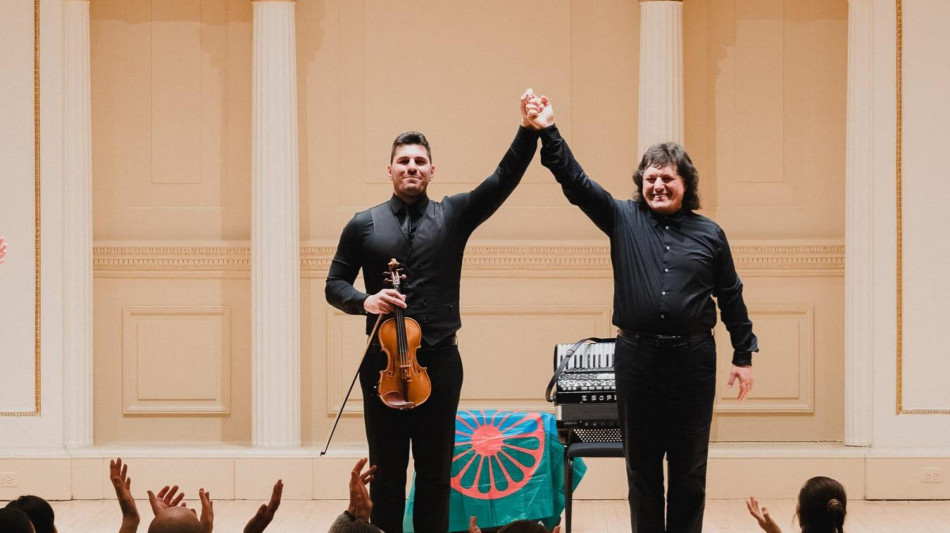 Giorno memoria rom e sinti, emoziona concerto Spinelli alla Carnegie Hall