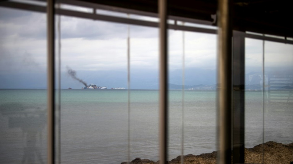 Gr&egrave;ce: optimisme apr&egrave;s la d&eacute;couverte d'un rescap&eacute; vivant sur le ferry en feu