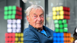 Erno Rubik, os 50 anos da inven&ccedil;&atilde;o do cubo m&aacute;gico