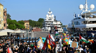 Manifestantes protestam em Veneza por chegada de megaiate de embaixador dos EUA