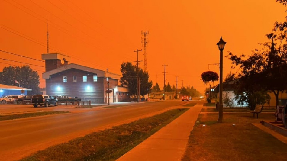 Ordenan la evacuaci&oacute;n en una ciudad de Canad&aacute; ante la advertencia de incendios forestales