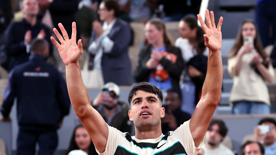 Roland Garros: Alcaraz batte Marozsan e va al terzo turno