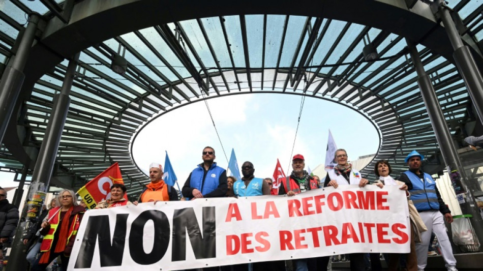 Fran&ccedil;a tem 1&ordm; de maio de protestos contra reforma da Previd&ecirc;ncia