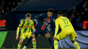 Ligue 1: un Paris peu inspir&eacute; cale contre Nantes