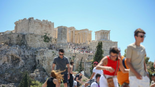'Absolutely boiling': &Tau;ourists dejected as heat shuts Athens Acropolis again