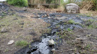 Contin&uacute;a limpieza por derrame de crudo de un ducto privado en Amazonia de Ecuador