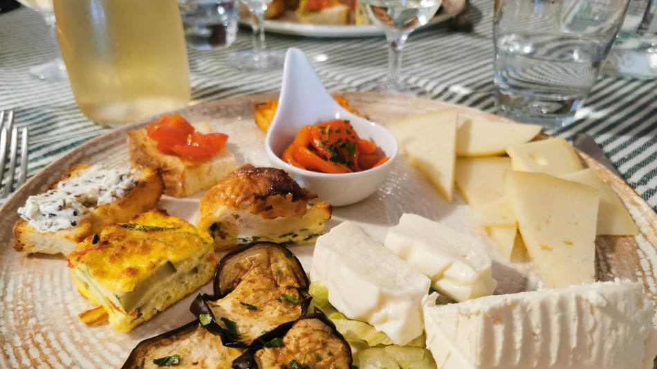 Iss, 'allerta caldo anche a tavola, attenzione a conservazione'