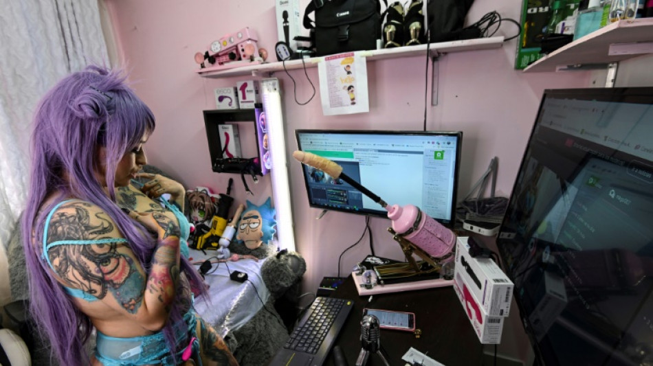 HRW denuncia explotaci&oacute;n en la industria de modelos webcam en Colombia