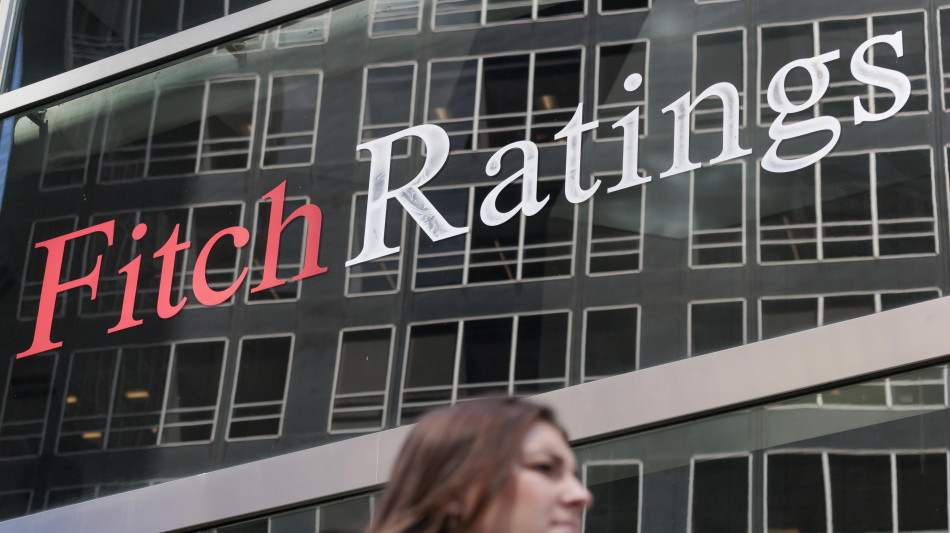 Fitch taglia rating della Francia a 'A+', outlook stabile