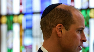 El príncipe Guillermo denuncia un "aumento del antisemitismo" en su visita a una sinagoga