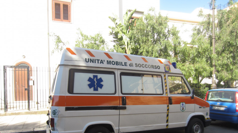 Auto travolge gruppo di ciclisti, una &egrave; morta