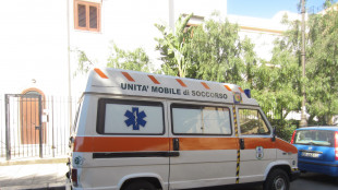 Auto travolge gruppo di ciclisti, una &egrave; morta