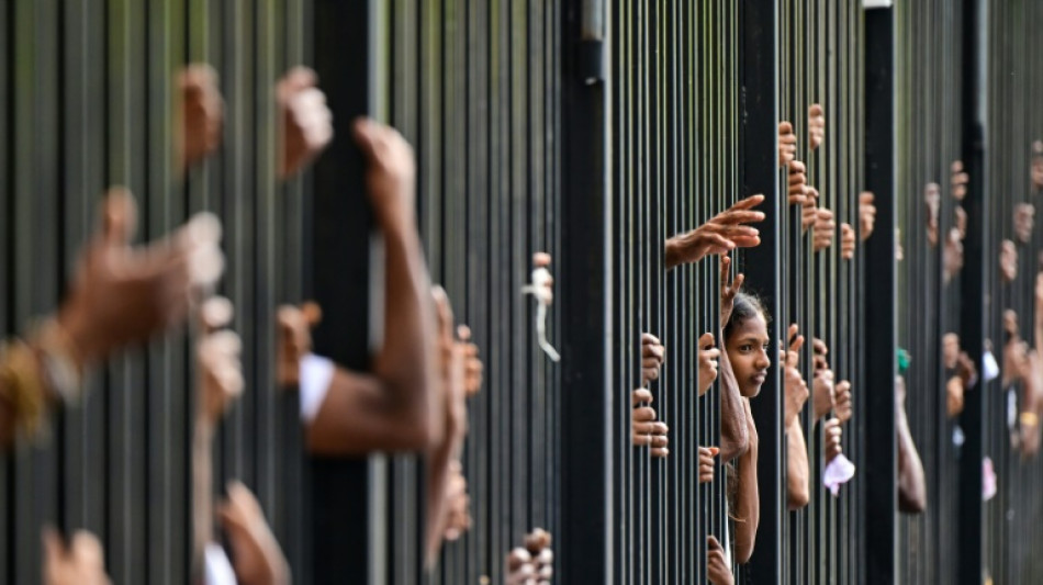 Sri Lanka police probe photo of Buddha tooth relic