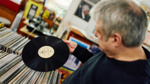 "Sentir, toucher, regarder": au Royaume-Uni, nouvel âge d'or pour les vinyles
