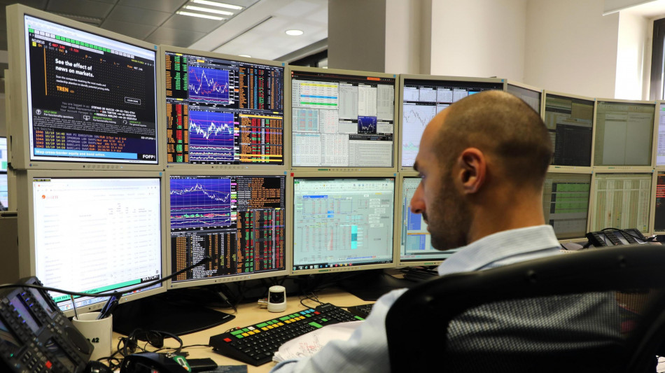 Borsa: Milano cede lo 0,6% con Lottomatica e Stm, corrono Eni e Nex