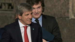 'Dólares do colchão': o tesouro dos argentinos que Milei quer desenterrar