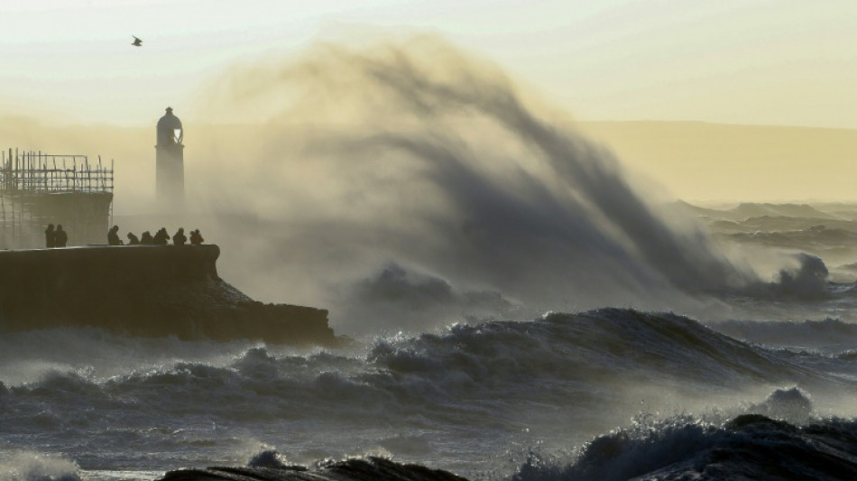 La tempête Eunice balaie le nord de l'Europe, faisant au moins 13 morts
