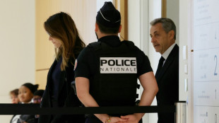 Sarkozy, da Presid&ecirc;ncia da Fran&ccedil;a &agrave; pris&atilde;o 'com a cabe&ccedil;a erguida'