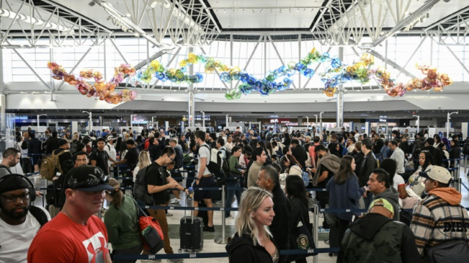 Parálisis presupuestaria en EEUU: miles de vuelos cancelados y un atisbo de esperanza