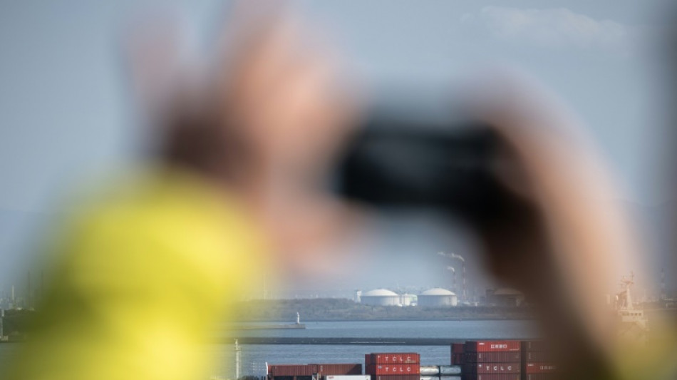 Trump diz que ningu&eacute;m 'est&aacute; livre' de tarifas, mas mercados operam em alta