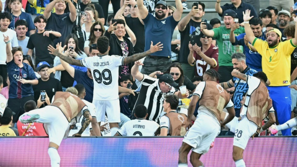 Botafogo vence PSG (1-0) em duelo de campe&otilde;es e lidera Grupo B na Copa de Clubes