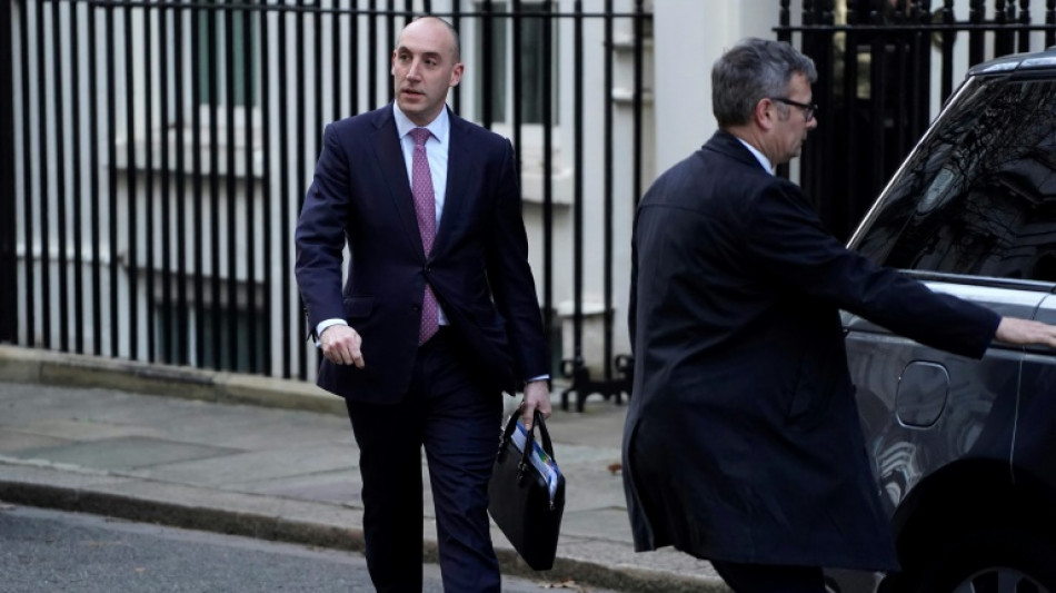 Four top aides desert UK's embattled Johnson