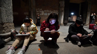 Milioni di studenti cinesi affrontano il gaokao, esame di ammissione all'universit&agrave;