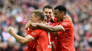 Bayern e Dortmund goleiam e luta pelo t&iacute;tulo da Bundesliga continua acirrada