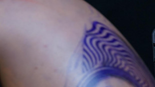 Primi elettrodi da dipingere sulla pelle, colorati come tatuaggi