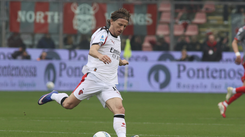 E' ufficiale, Modric resta al Milan fino al 2027