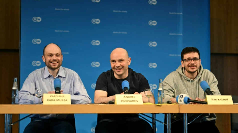 Opositores russos libertos descrevem calv&aacute;rio sofrido na pris&atilde;o