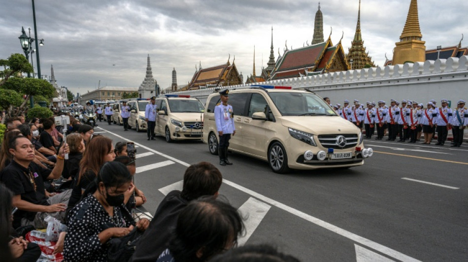 Comienza la ceremonia fúnebre de la exreina tailandesa Sirikit