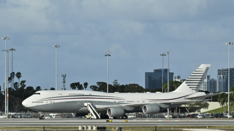 Trump dice que ser&iacute;a "est&uacute;pido" rechazar el avi&oacute;n ofrecido por Catar