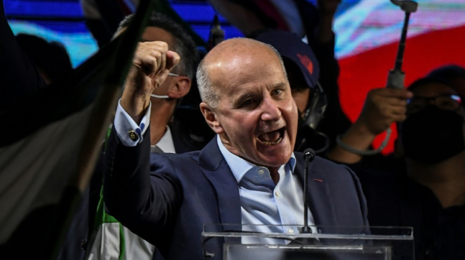 Un expresidente de centroizquierda y un exministro conservador a balotaje en Costa Rica