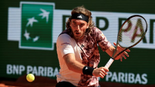 Tsitsipas vence argentino Cach&iacute;n e vai &agrave;s oitavas do Torneio de Barcelona