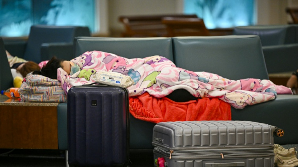 EUA se prepara para o caos após redução do número de voos