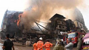 In Pakistan almeno sei morti in un incendio in un centro commerciale