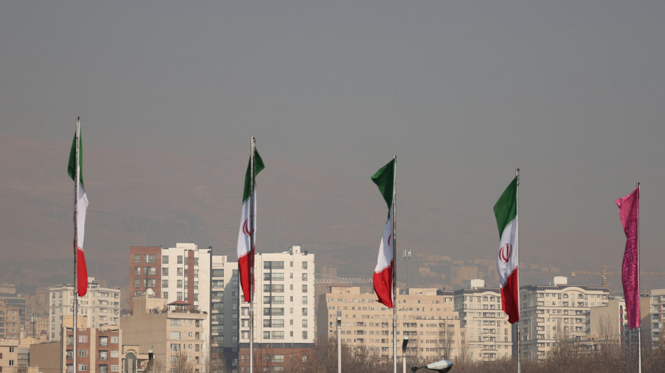 Domani in Iran riaprono le scuole, erano chiuse da una settimana