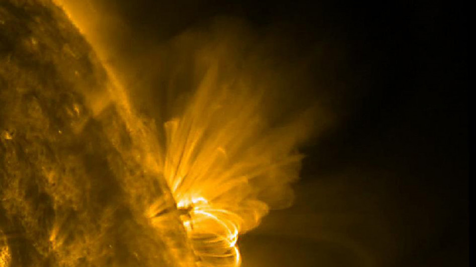 La tempesta geomagnetica iniziata ieri si sta intensificando di nuovo