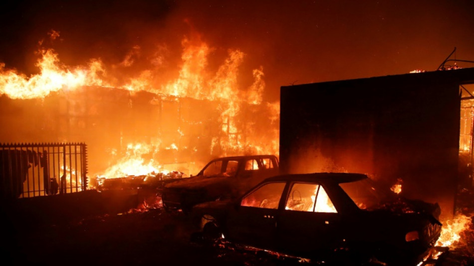 Anunciado toque de recolher em Valpara&iacute;so e Vi&ntilde;a del Mar por 'inc&ecirc;ndios sem precedentes' no Chile
