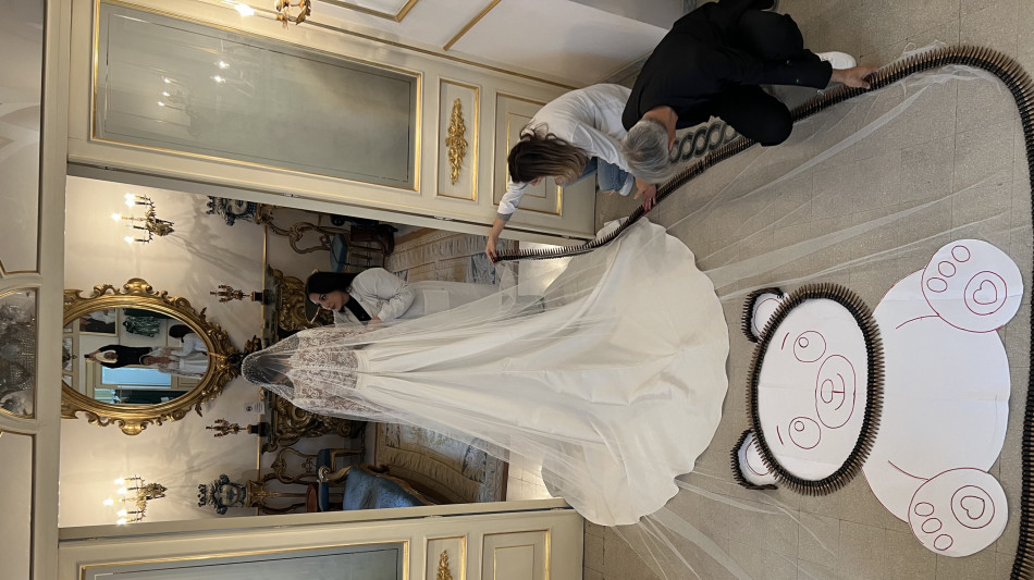 Molaro, velo da sposa con 1000 proiettili contro la guerra