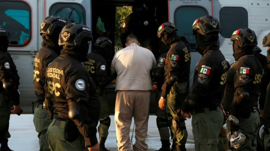 Suspeitos de narcotráfico enviados aos EUA seguiam operando da prisão, diz governo mexicano