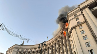 Schwerste russische Angriffe seit Kriegsbeginn: Regierungssitz in Kiew besch&auml;digt