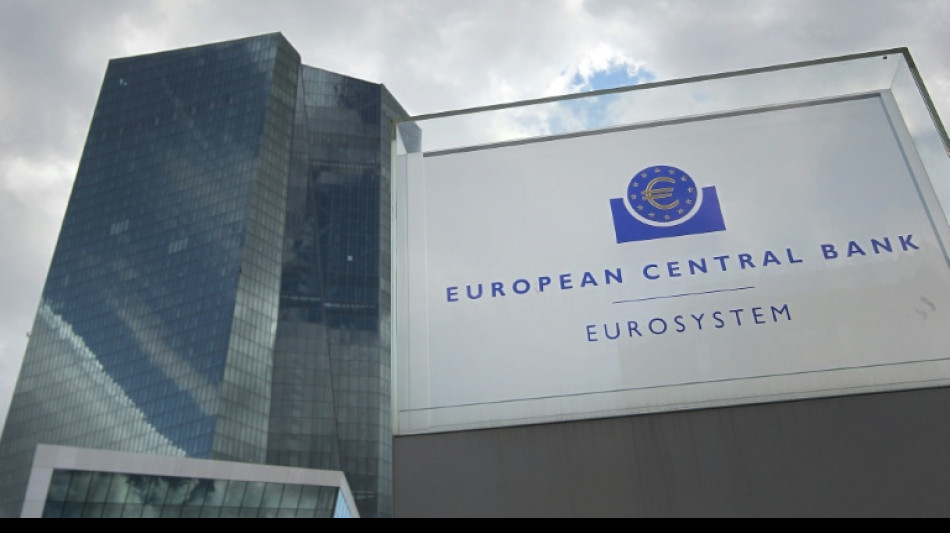 BCE mant&eacute;m juros inalterados, mas abre a porta para alta em setembro