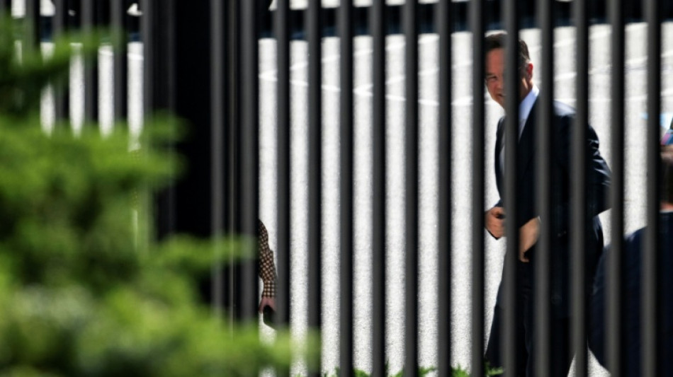 Trump arremete contra la OTAN luego de una reuni&oacute;n privada con jefe de la alianza 