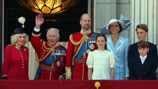 A Londra migliaia in piazza per la parata di compleanno di re Carlo III