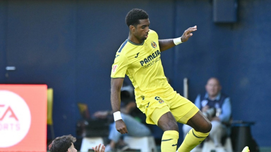 Zagueiro Logan Costa, do Villarreal, rompe o ligamento cruzado do joelho